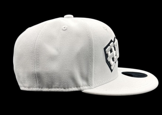 HM™ - SNAPBACK HAT W/B Logo on White
